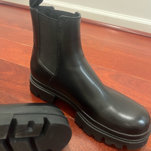 Men\'s Black Chelsea Boots main image 4